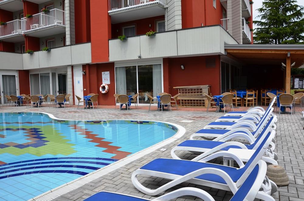 Hotel Royal 4*